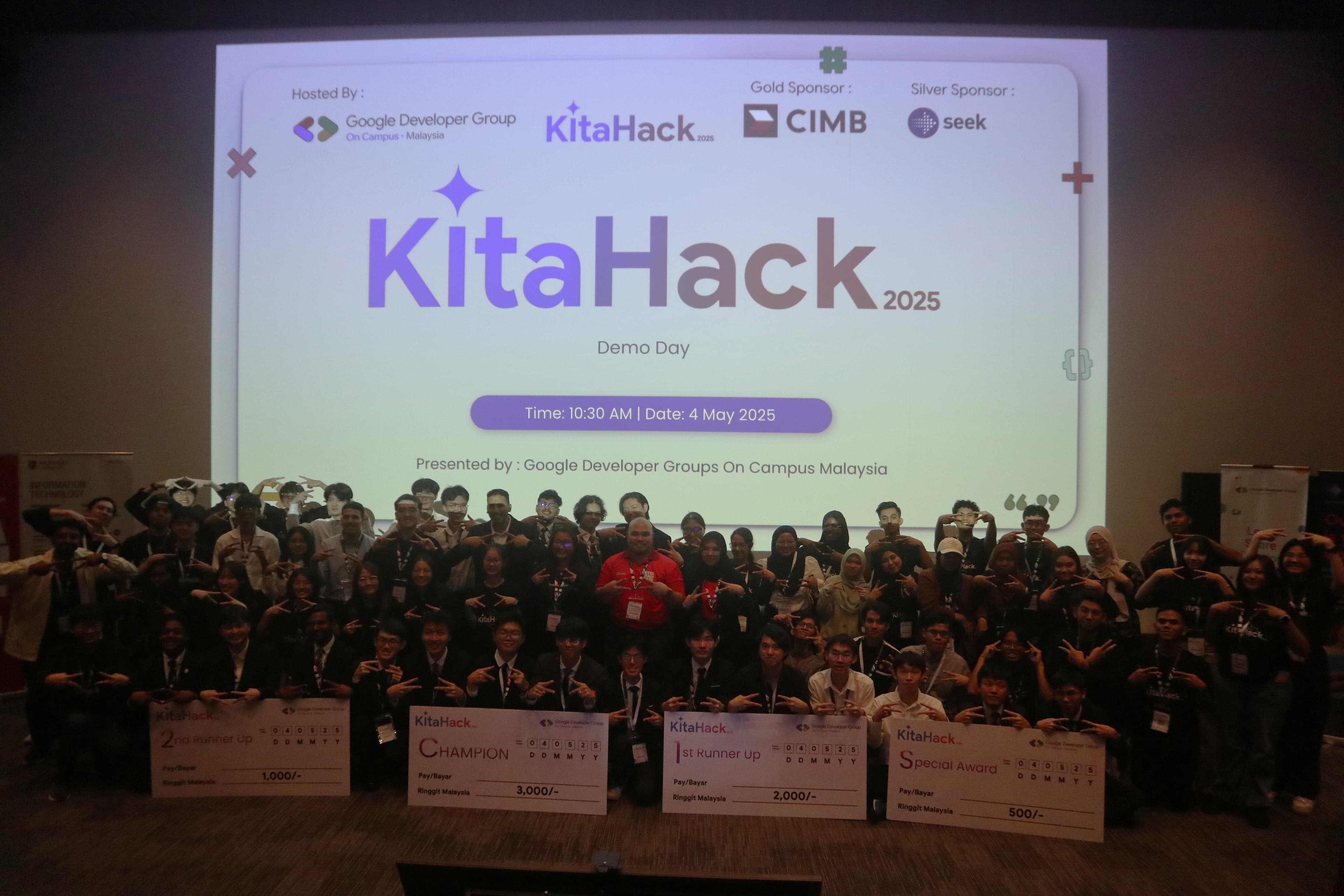 Students collaborating on Google technologies